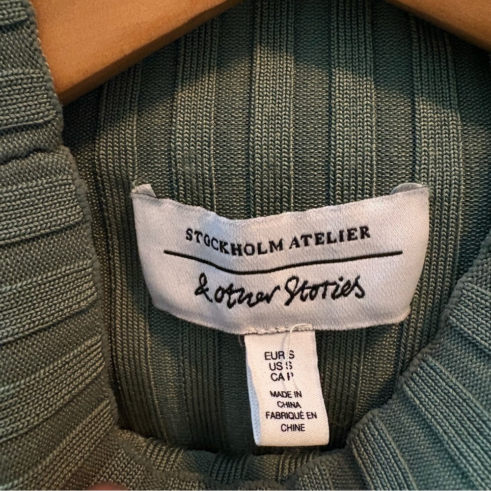 & Other Stories Green Ribbed Mock Neck Top - Picture 6 of 10